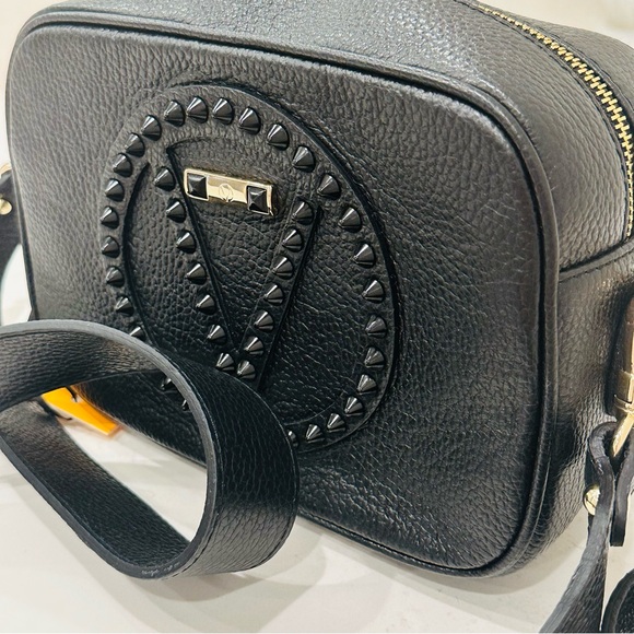 NWT VALENTINO BY MARIO VALENTINO MIA ROCK
STUDD LEATHER CROSSBODY CAMERA BAG - Picture 2 of 11